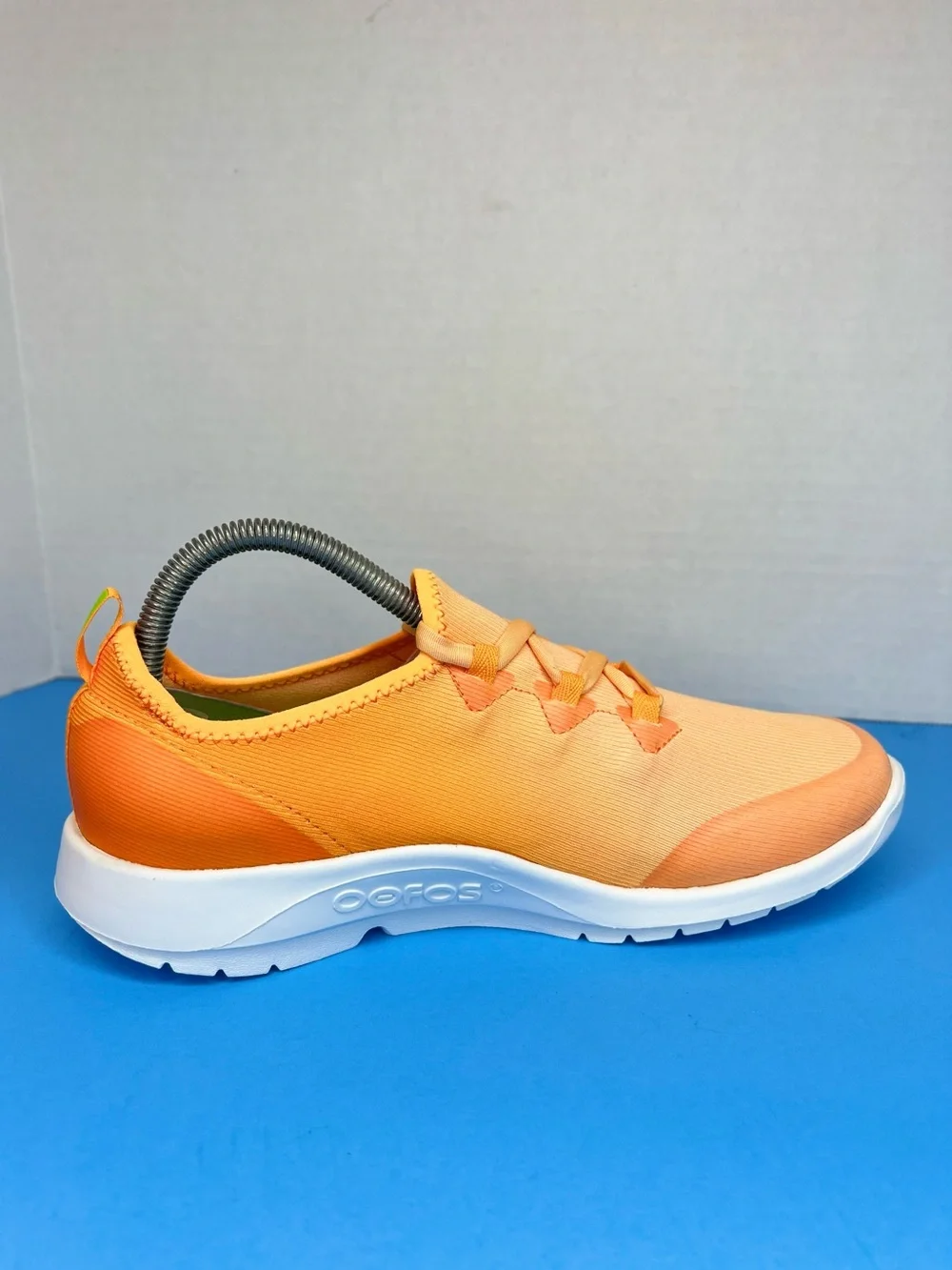 OOFOS OOmg Sport LS Womens Size 9 Or. Glow Lightweight Recovery Sneaker Like New